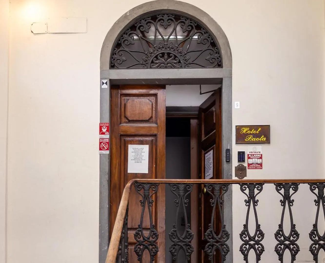Hotel Paola Floransa 0*,